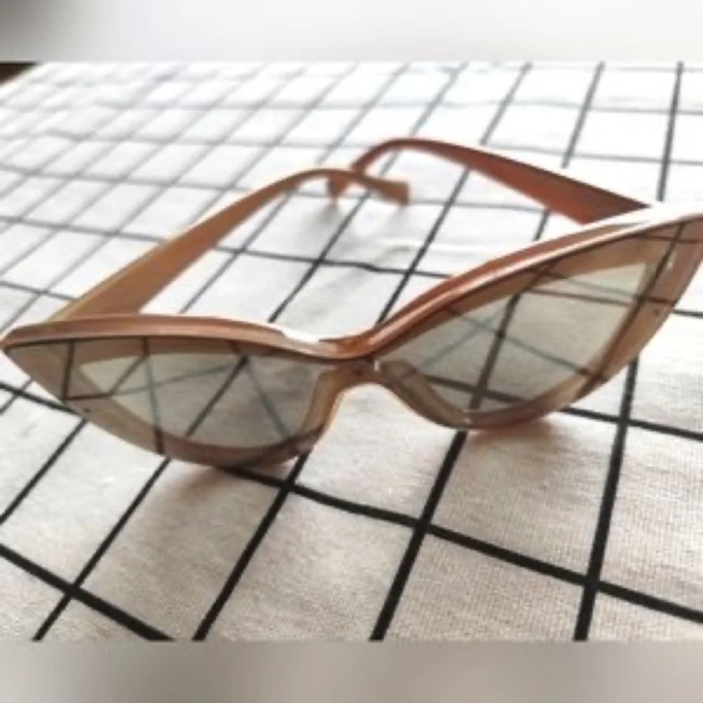 Women’s Cat-Eye Sunglasses in Brown - Stylish Fashion Accessory